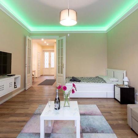 Nice And Cozy Apartment Next To The Parliament Budapest Bagian luar foto
