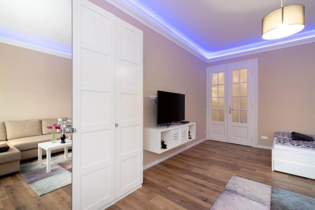 Nice And Cozy Apartment Next To The Parliament Budapest Bagian luar foto