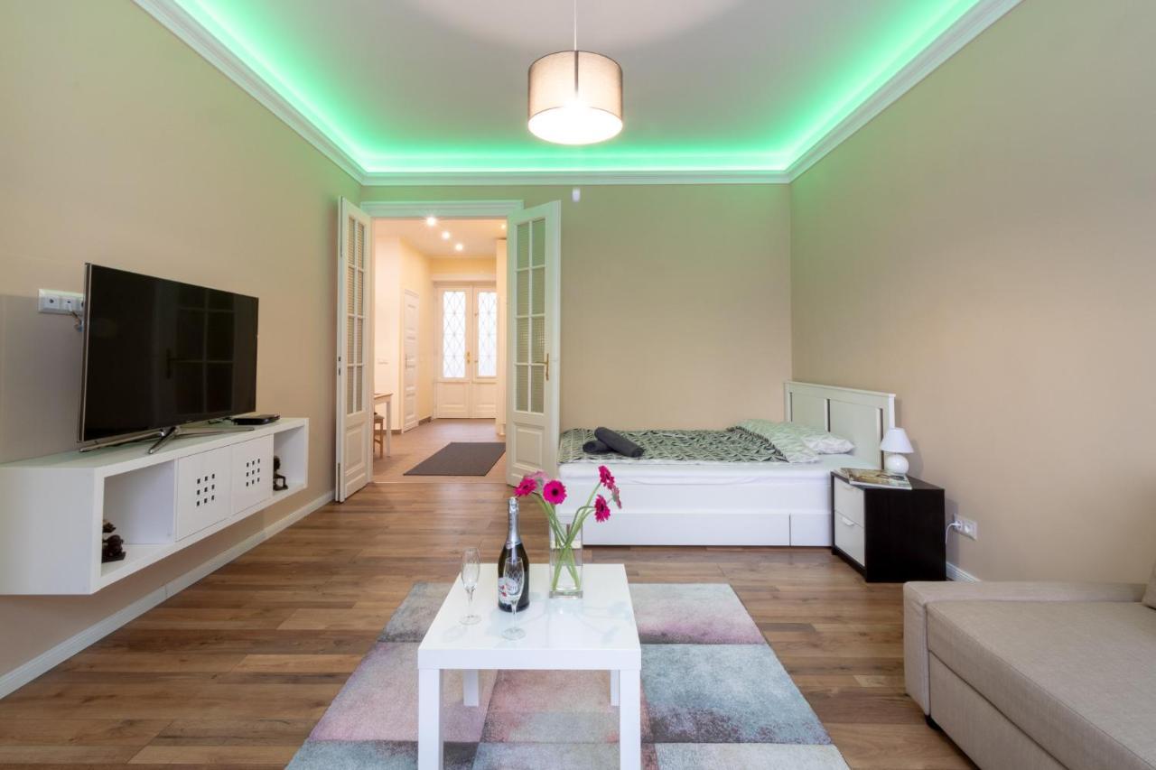 Nice And Cozy Apartment Next To The Parliament Budapest Bagian luar foto