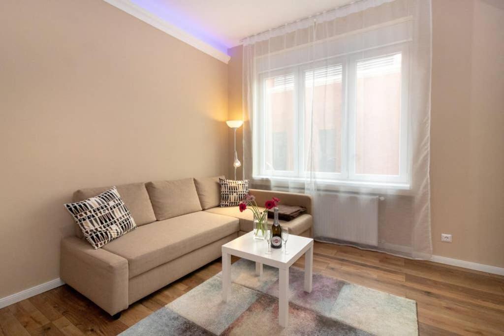 Nice And Cozy Apartment Next To The Parliament Budapest Bagian luar foto