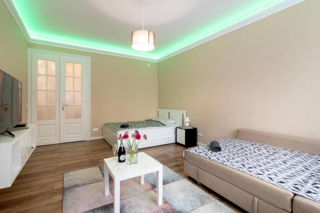 Nice And Cozy Apartment Next To The Parliament Budapest Bagian luar foto