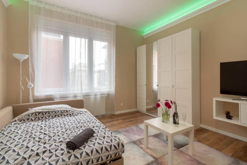 Nice And Cozy Apartment Next To The Parliament Budapest Bagian luar foto