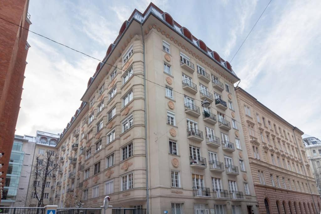 Nice And Cozy Apartment Next To The Parliament Budapest Bagian luar foto
