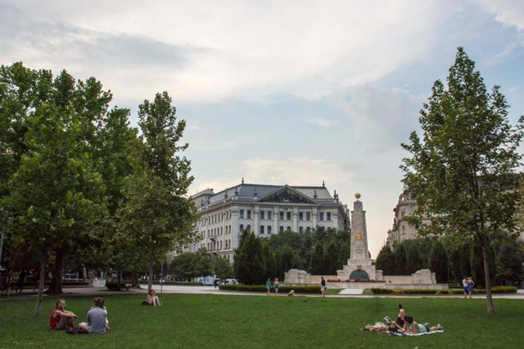 Nice And Cozy Apartment Next To The Parliament Budapest Bagian luar foto